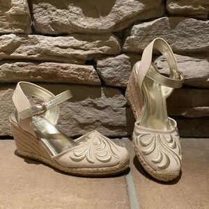 Naturalizer Phebe II 2 Wedge Espadrilles Tan Gold Print US 8W EUR 38